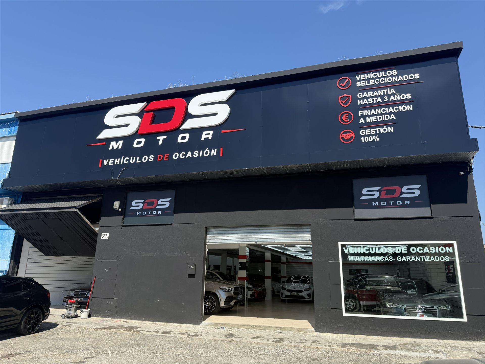 Showroom SDS Motor