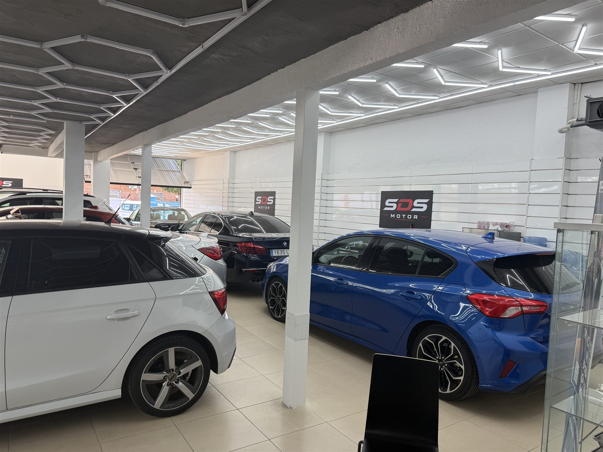 Showroom SDS Motor