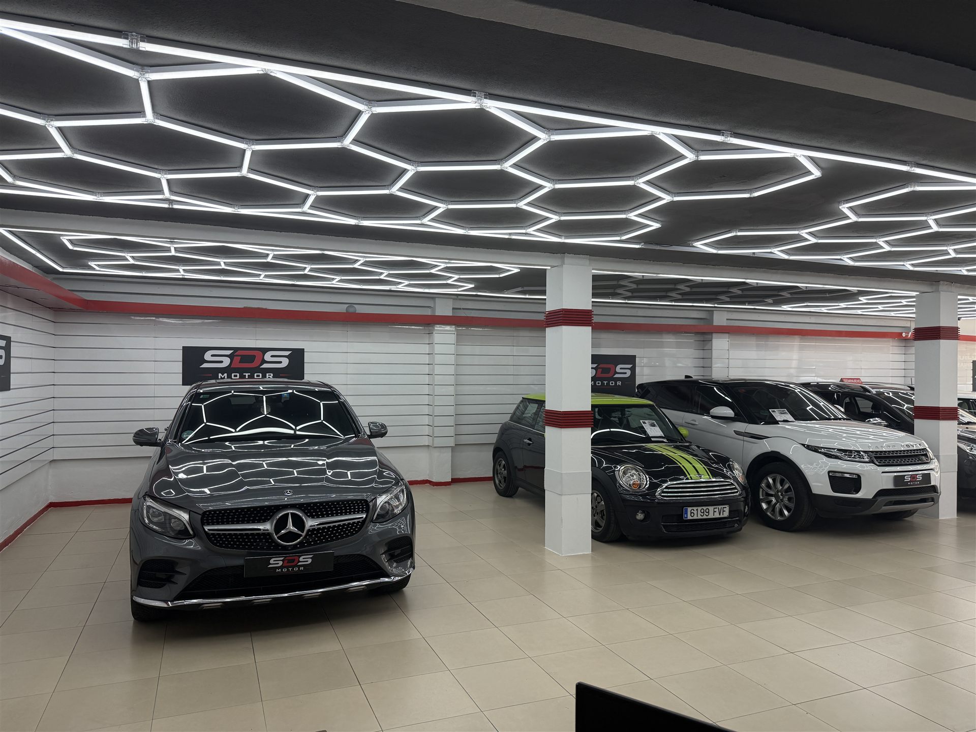 Showroom SDS Motor