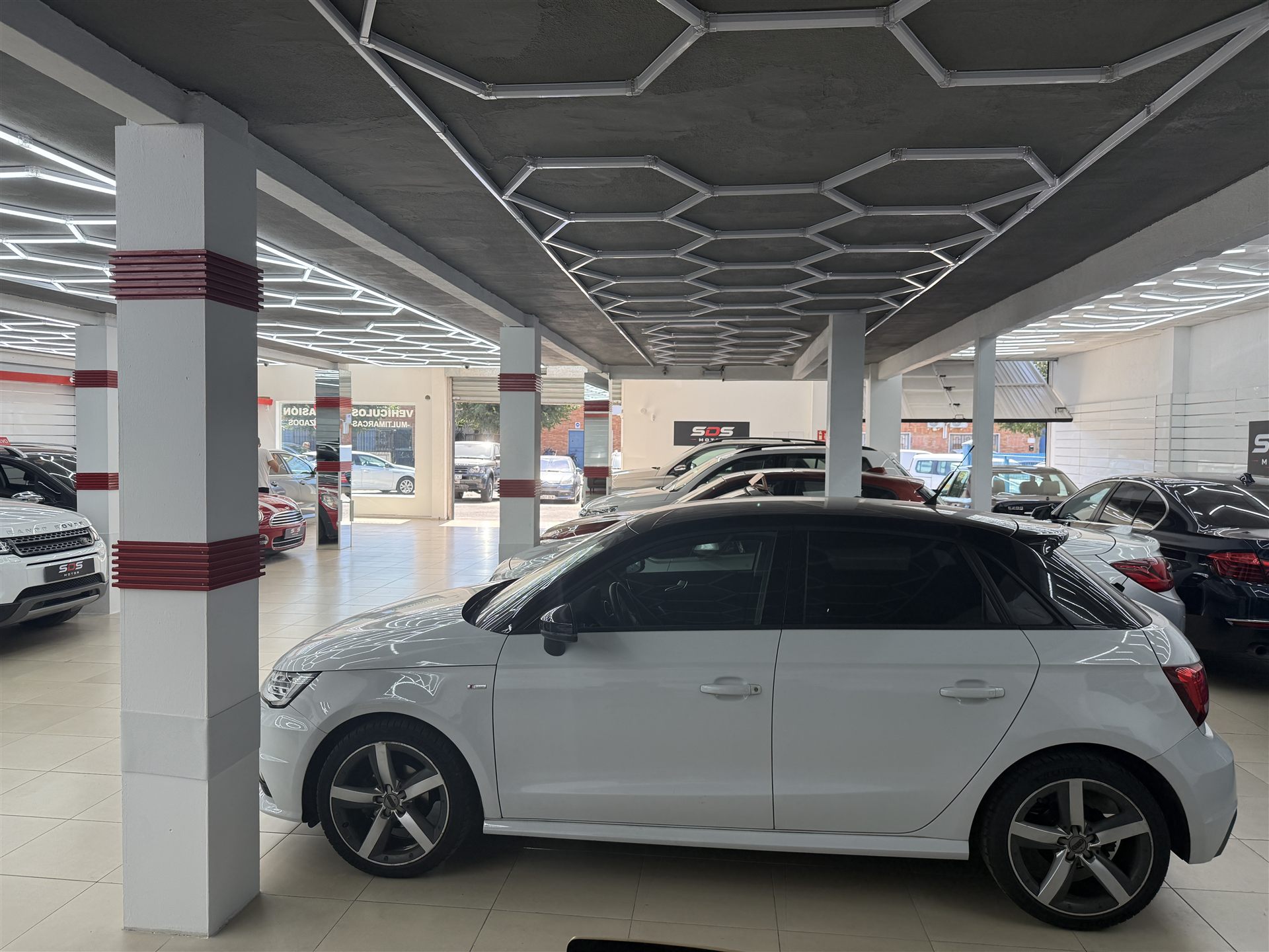 Showroom SDS Motor
